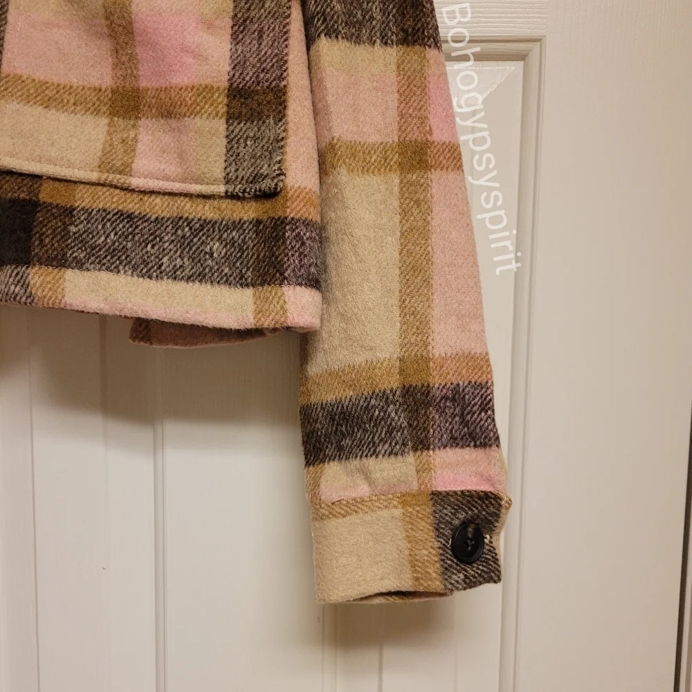 $120 Elan Plaid Cropped Flannel Cropped Jacket